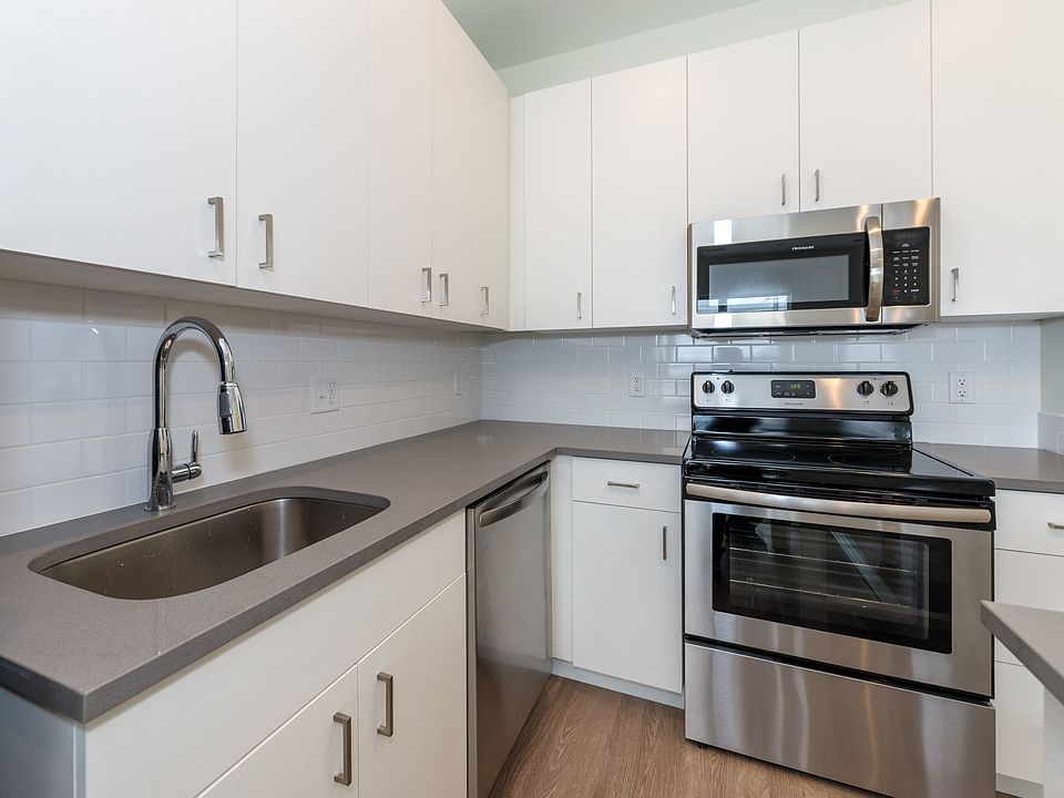 1st image of 1814 Highpoint Ave APT 1419