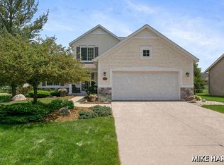 5676 W Grove Dr SE, Kentwood, MI 49512