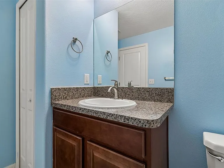 10687 Lake Montauk Dr — Photo 32
