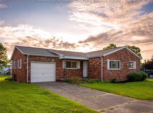 102 Peak Cir, Hurricane, WV 25526