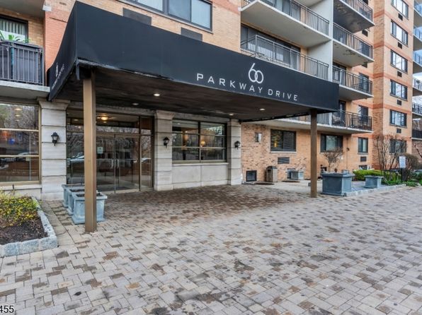 60 Parkway Dr #8E, East Orange City, NJ 07017