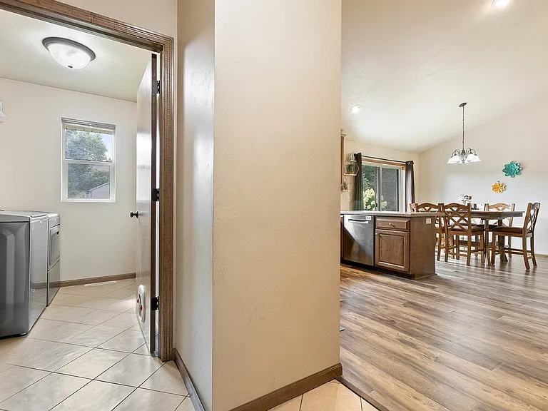 805 Canterbury Castle Ln — Photo 8