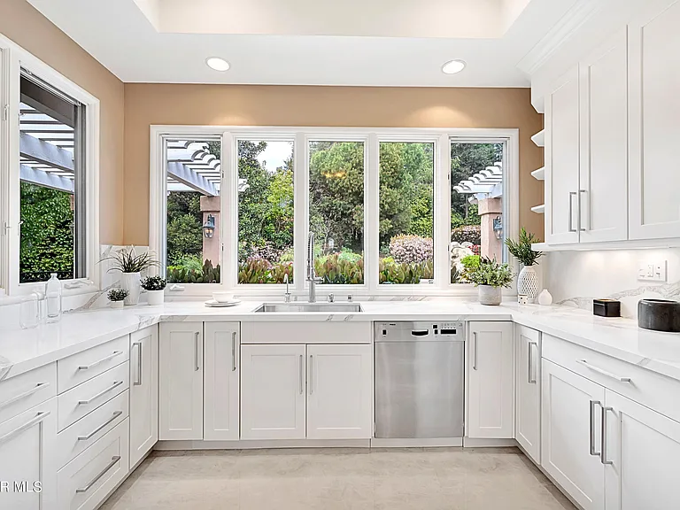 1687 Castlebridge Ct — Photo 17