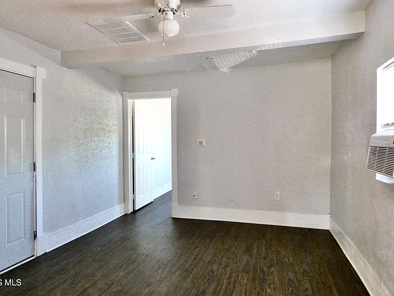 4th image of 420 Barker St