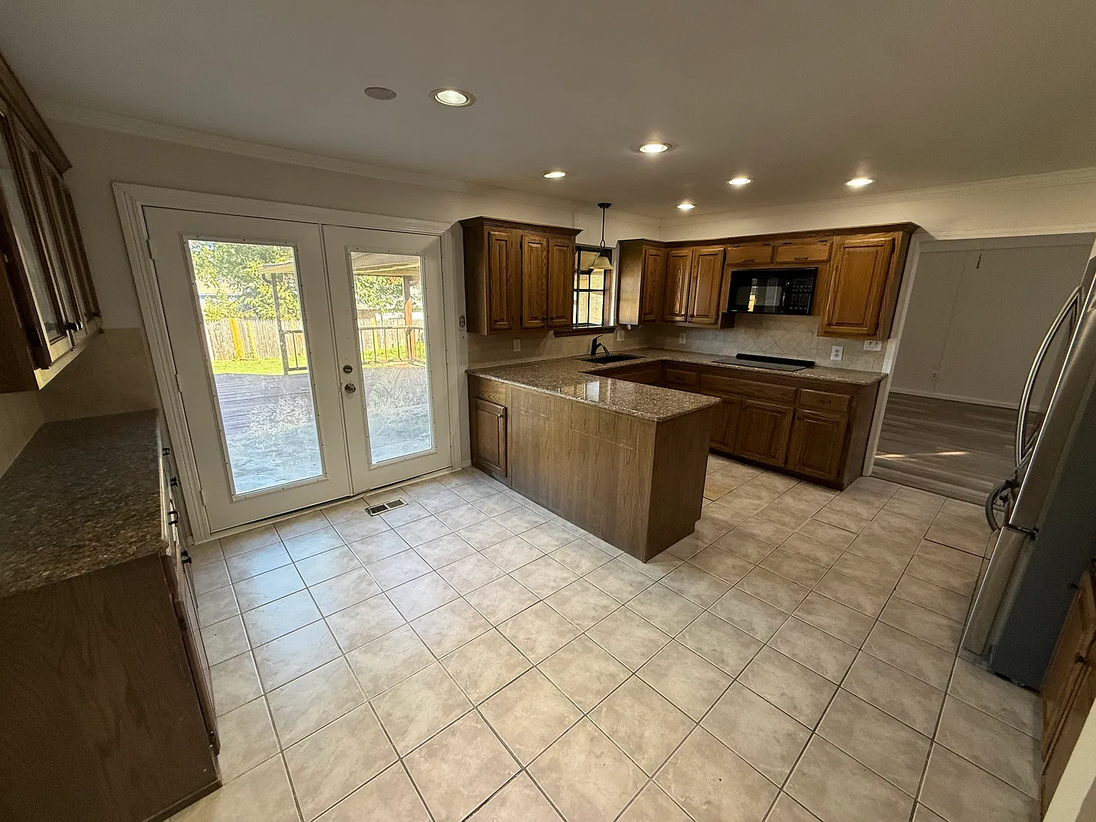 5 bed, 3400 sqft, $3,350 — Photo 3