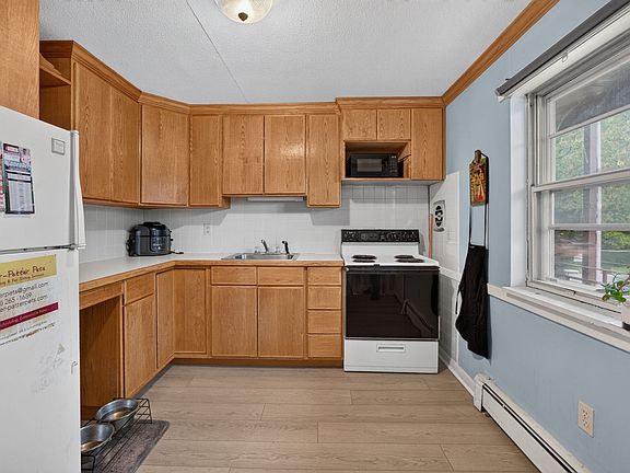 3rd image of E2 Colonial Dr #4
