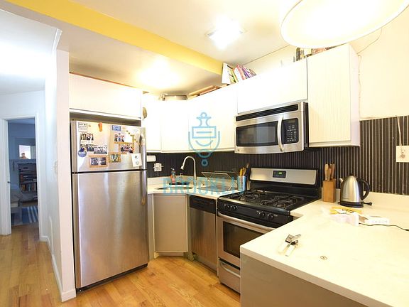 2nd image of 918 Lafayette Ave APT 1