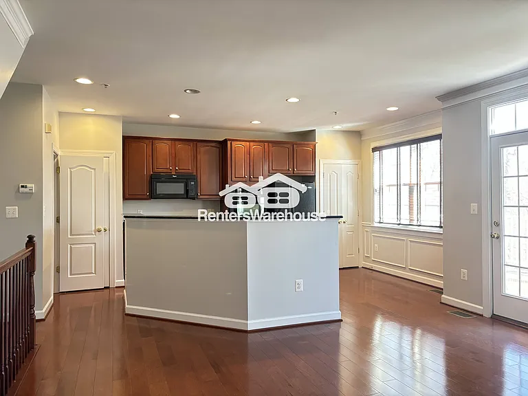 3511 Carriage Walk Ln — Photo 6
