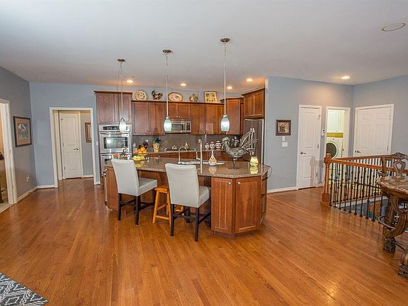 5th image of 1515 Miami Bluffs Blvd