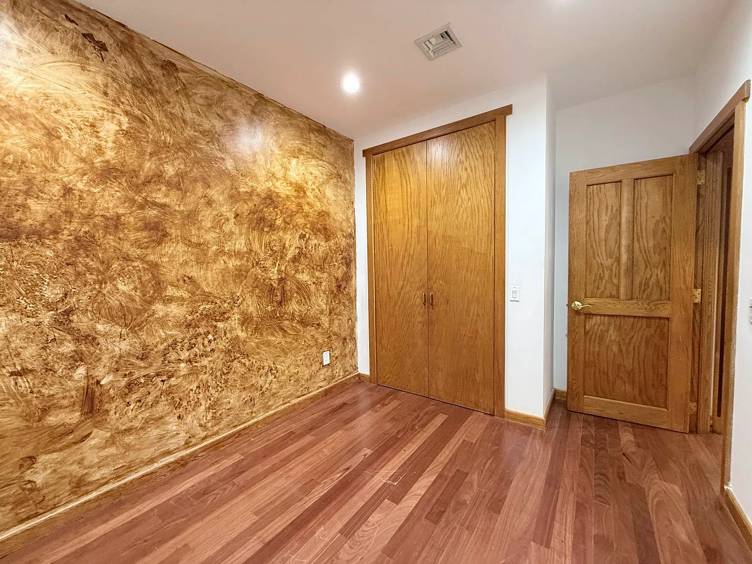 1813 Harman Street — Photo 4