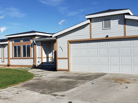2nd image of 604 Hilltop Dr