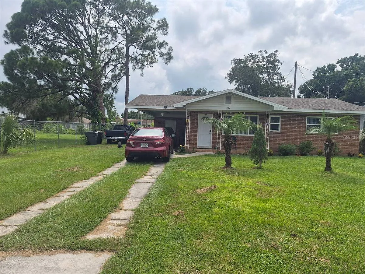 2 bed, 1.0 bath, 1364 sqft, $1,600 — Photo 1