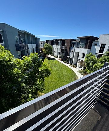 4th image of 555 Clover Cir