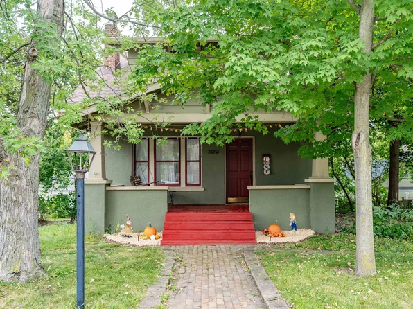 309 7th St, Winona Lake, IN 46590