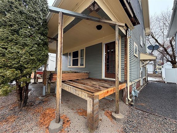 4th image of 84 Stratford Park