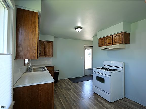 5th image of 187 Helena Dr