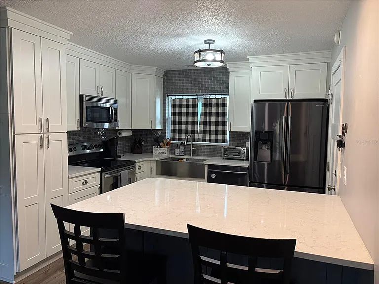 10010 Gannon Ln — Photo 3