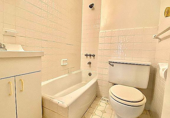 5th image of 246 W 102nd St APT 1A