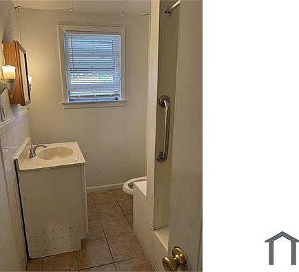 5th image of 228 Locust St