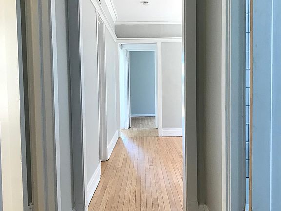 4th image of 4935 N Washtenaw Ave APT 3