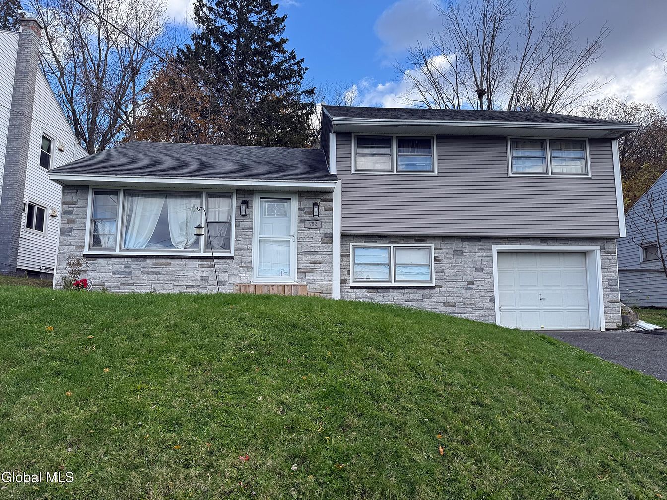 1st image of 752 7th Avenue