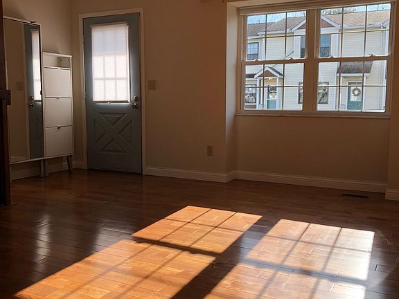 4th image of 1076 Philadelphia Dr
