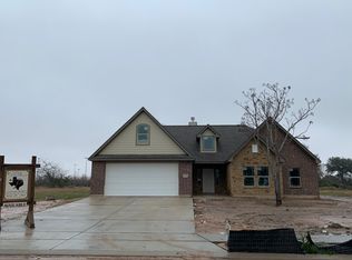 1532 N Blue Bonnet Ln, Angleton, TX 77515