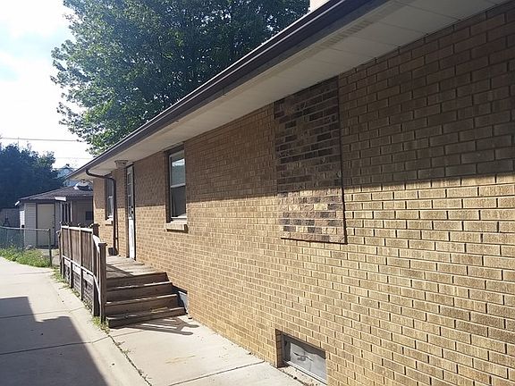 3rd image of 1219 N Dearborn St