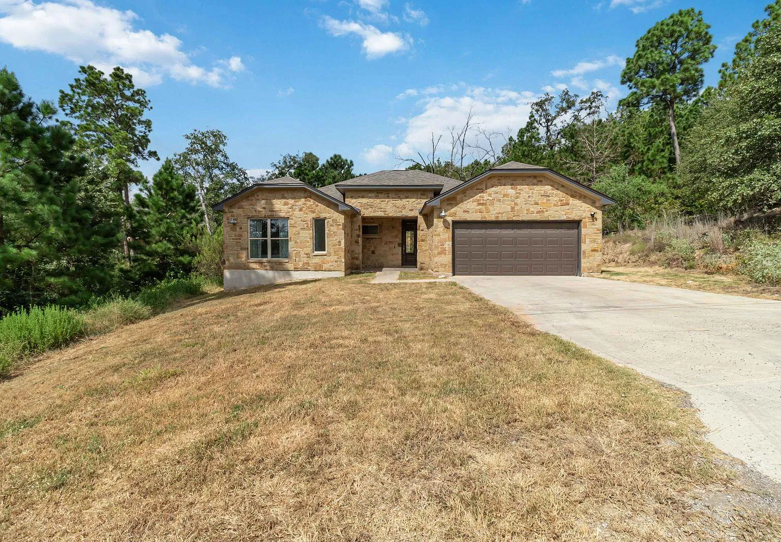 3 bed, 2.0 bath, 1820 sqft, $2,400 — Photo 1