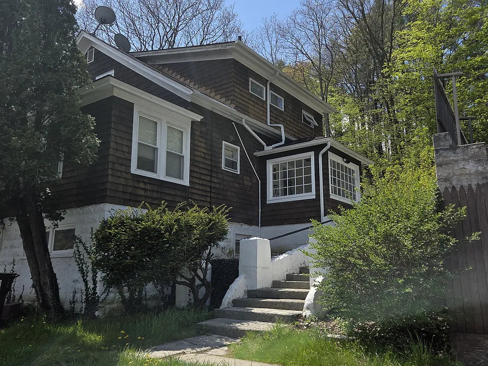 353 Main St #3