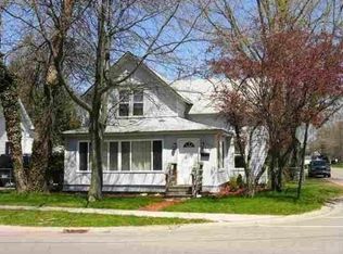 902 Smith St, Algonac, MI 48001