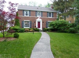 1368 Buckingham Rd, Grosse Pointe Park, MI 48230