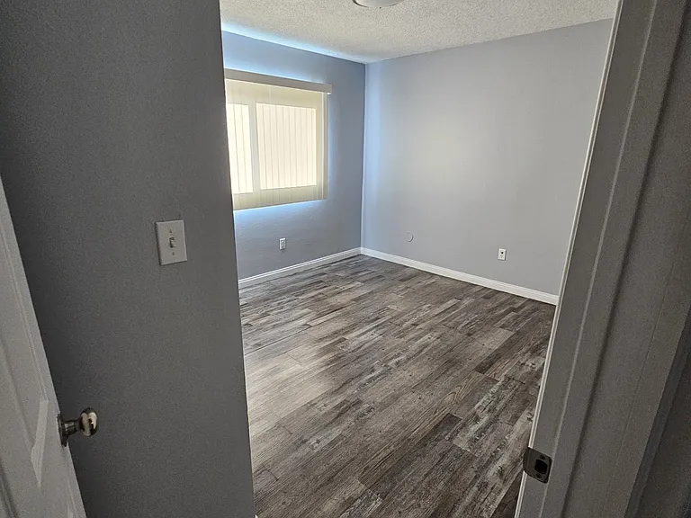 4724 Walnut Ave #B — Photo 6