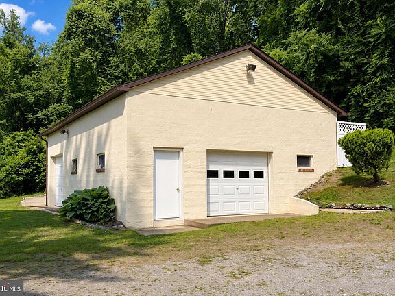 4th image of 23401 Hawkins Dr