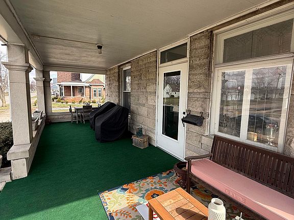 3rd image of 289 N Main St