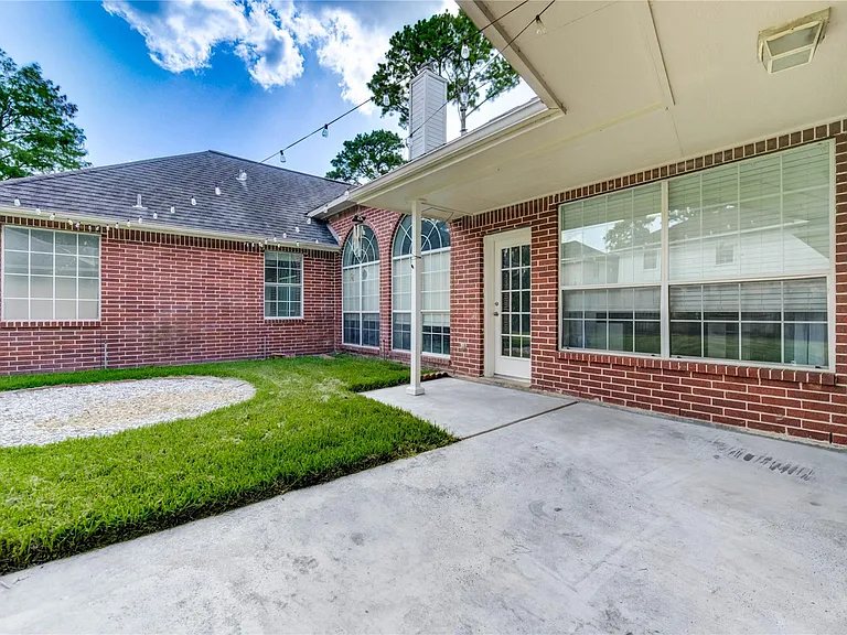 8803 Memorial Creek Dr — Photo 48