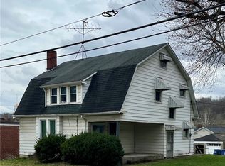 29 E Wood St, Lowellville, OH 44436