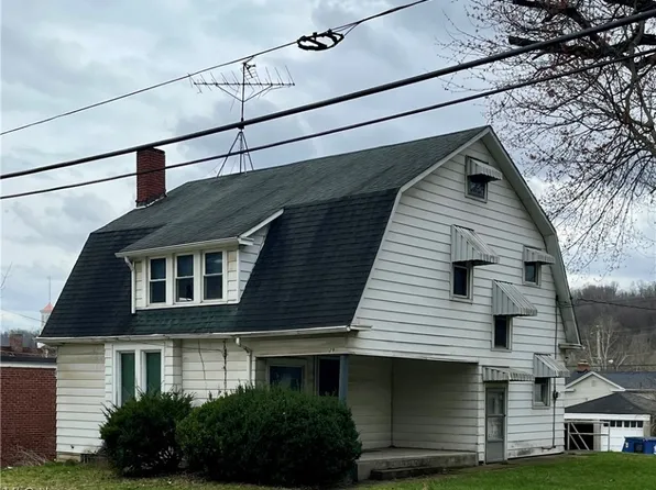 29 E Wood St, Lowellville, OH 44436