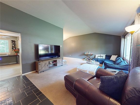 5th image of 38280 Fox Run Dr