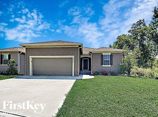 10911 Highview Rd, Peculiar, MO 64078