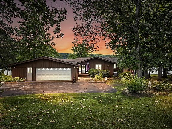 2nd image of 13676 Lakewood Dr