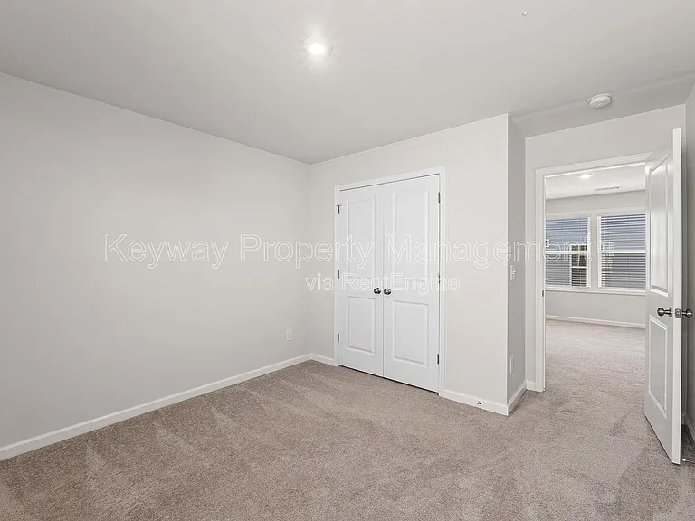 651 Manitou Cir — Photo 23