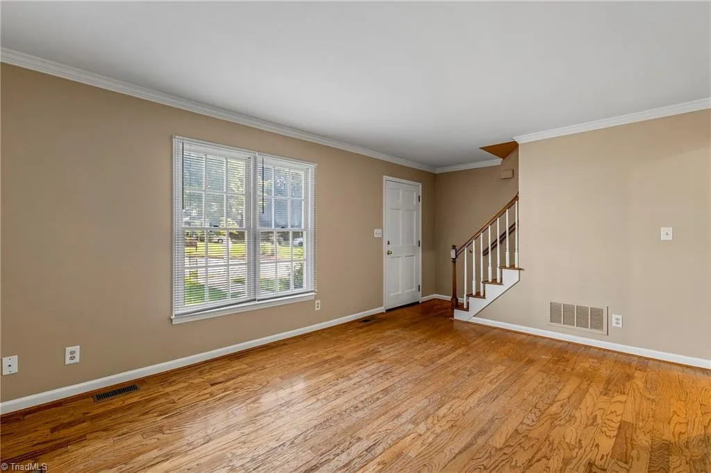 3 bed, 2.0 bath, $1,700 — Photo 4