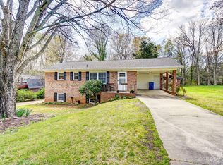 647 Ridgecrest Dr, Mooresville, NC 28115