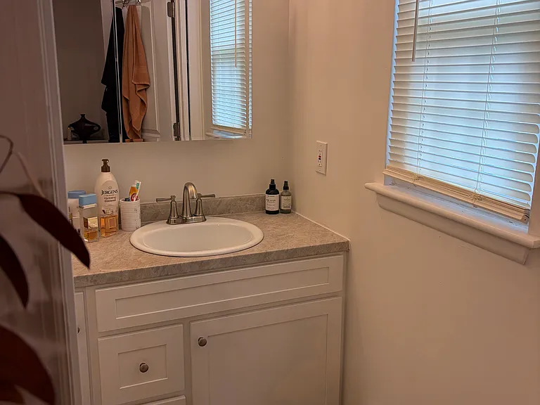 220 Lexington Dr — Photo 8