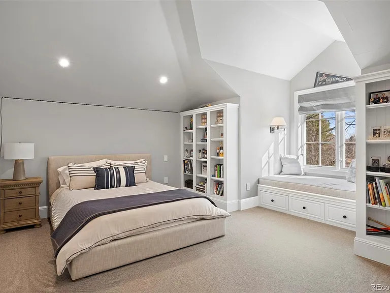 1350 E Greenwood Ln — Photo 34
