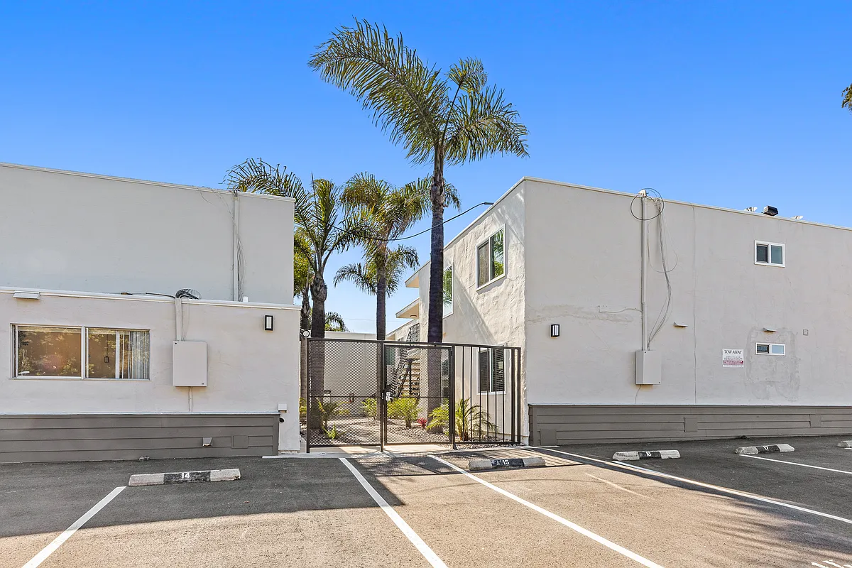 Building Photo - 4828 W Mountain View Dr #9