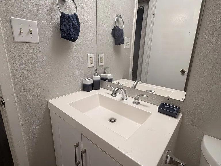 2106 Avenue K #4 — Photo 10