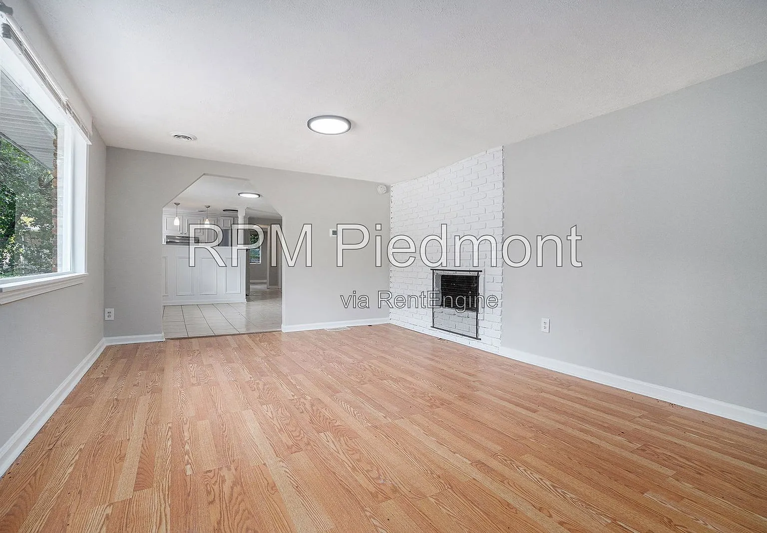 3 bed, 2.0 bath, 1350 sqft, $2,100 — Photo 2