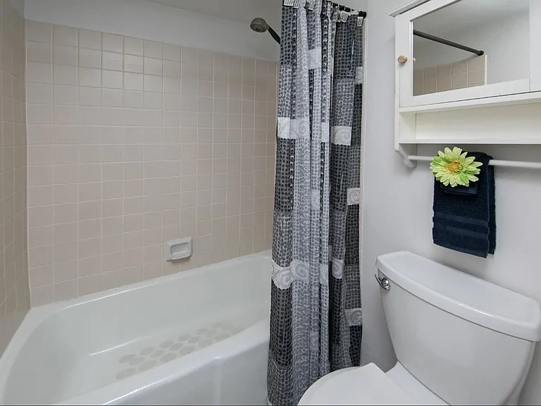 3095 Lakeside Dr #107 — Photo 16